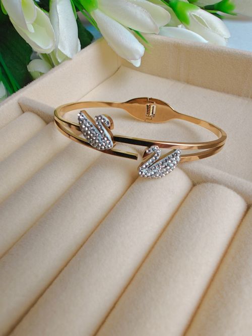 AuriTwist Gold Bracelet