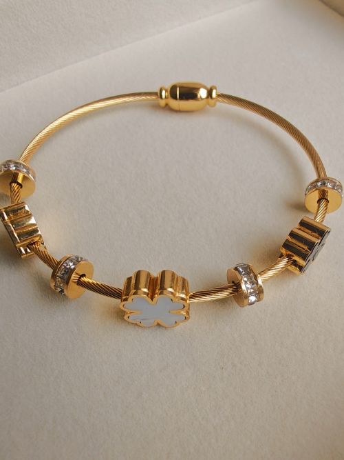 AuriTwist Gold Bracelet