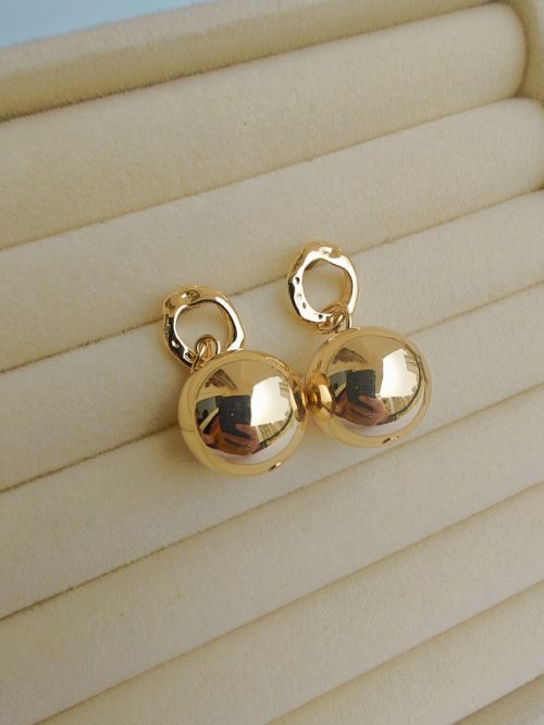 AuriTwist Gold Earrings