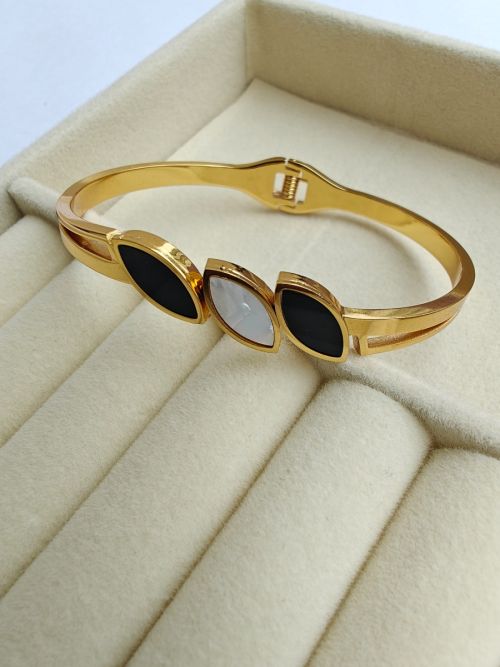 AuriTwist Gold Bracelet